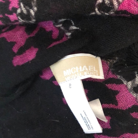 MK Scarf - Picture 2 of 2